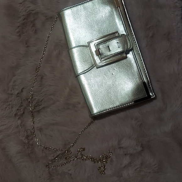 SALE‼️ Crossbody bag with chain - Picture 2 of 9